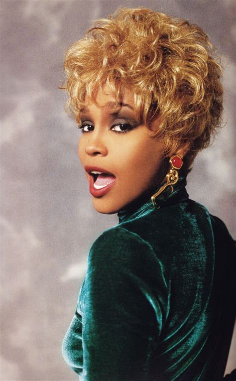 40 Rare and Stunning Photographs of a Young and Beautiful Whitney Houston From the 1980s ...