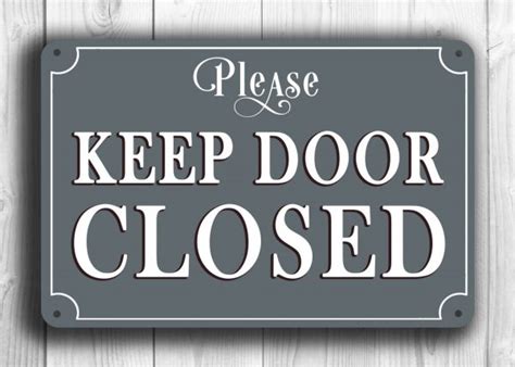 KEEP DOOR CLOSED Sign | Classic Metal Signs