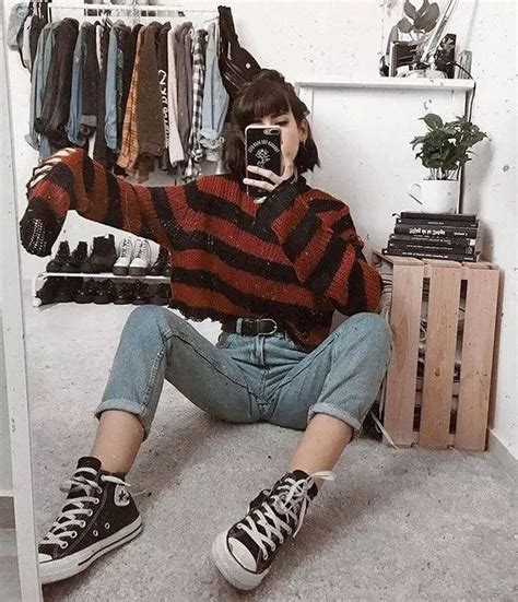 Take a look at the alternative girl outfit, Grunge fashion | Aesthetic Outfits For School ...