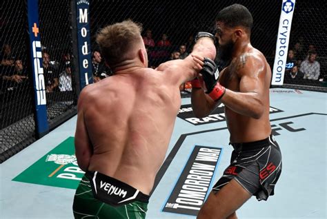 UFC 264: Dricus Du Plessis lands huge knockout in prelims before Conor McGregor vs Dustin ...