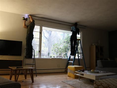 How To Install Projector Screen From Ceiling - Drop Down Projector ...