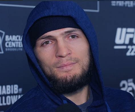 Khabib Nurmagomedov Biography - Facts, Childhood, Family Life & Achievements