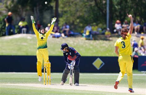 Alyssa Healy explains 'funky' stumping | cricket.com.au