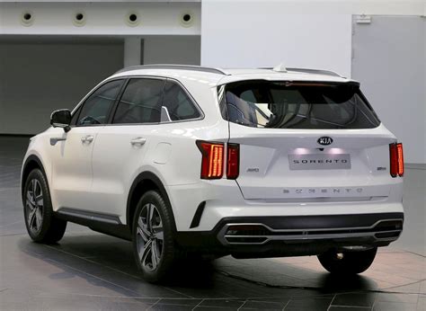 New Kia Sorento Hybrid production begins