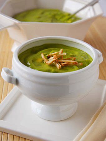 No-Cook Cold Avocado Soup (with green peas & parsley) - The Vegan Atlas