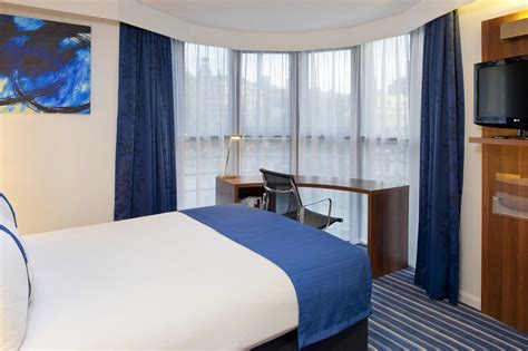 Holiday Inn Express London City Hotel - Deals, Photos & Reviews