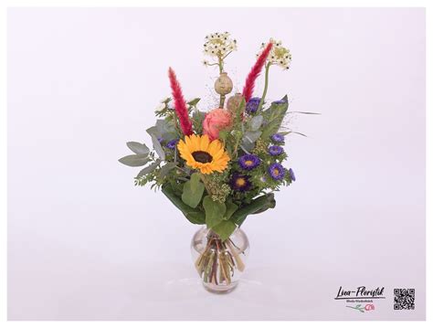 Blumenstrauß mit Astern, Rosen und Mohn