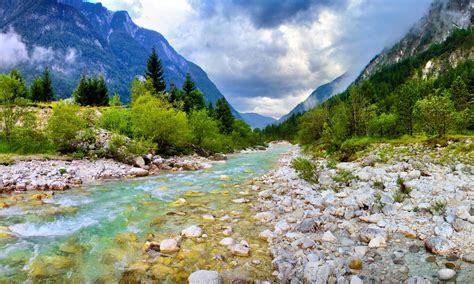 Scenic River Valley: HD Wallpaper of Mountain Landscape and Cloudy Sky