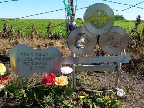 the memorial at the crash site where buddy, ritchie valens and the big ...