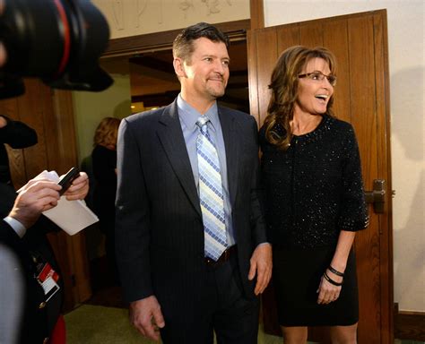 Sarah Palin's husband, Todd, injured in snowmobile accident - Chicago Tribune