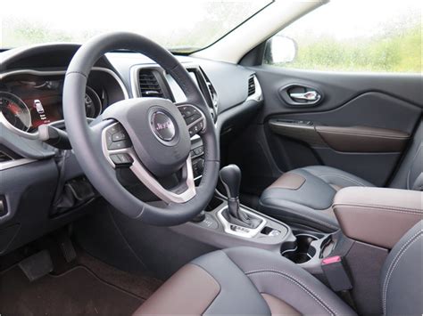 2018 Jeep Cherokee: 196 Interior Photos | U.S. News