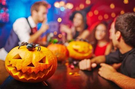 6 Best Places To Go And Enjoy Halloween Parties In Canada!