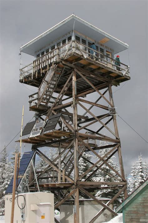 17 fire lookouts you can rent around Oregon | Lookout tower, Lookout ...