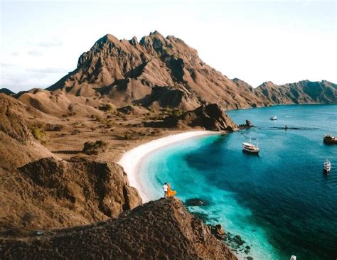 13 Things You MUST SEE in Komodo, Flores - Indonesia