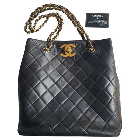 Vintage Chanel tote bag Black Leather ref.201104 - Joli Closet