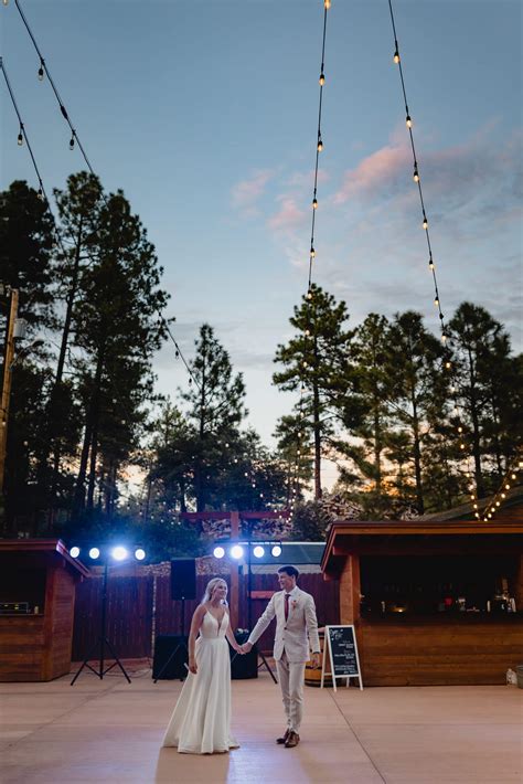 Cabins on Strawberry Hill Weddings - Alyssa Campbell Photography