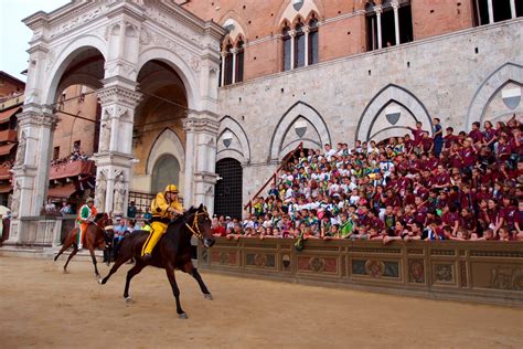 Palio di Siena 2025 - Booking Evento Italiano