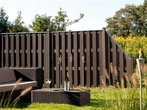 Screening for garden fence – wood or plastic? | Interior Design Ideas - Ofdesign