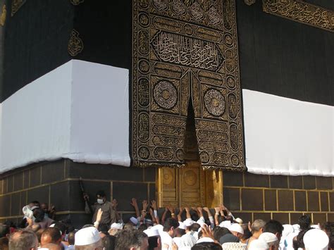 Kaaba door | Inside the Kaaba: There are three pillars insid… | Flickr