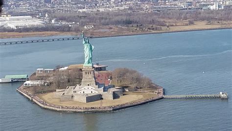 Experiencing a Helicopter Tour Through New York City | TravelPulse