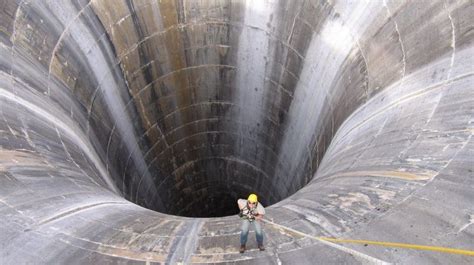 Spillway | Types of Spillway | Requirements | Spillway Capacity - CivilDigital