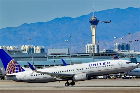 United Airlines to Open 2 New Pilot Bases as Contract Talks Drag On