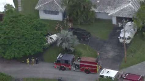 Firefighters extinguish Hollywood house fire – WSVN 7News | Miami News, Weather, Sports | Fort ...