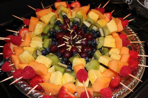 Rainbow Fruit Kabobs | Fruit platter designs, Fruit platter, Rainbow fruit kabobs