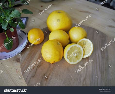 12,556 Fruits with pips Images, Stock Photos & Vectors | Shutterstock