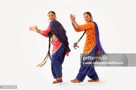 Punjabi Dance Giddha Photos and Premium High Res Pictures - Getty Images