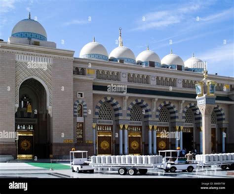 Facade of a mosque, Al-Haram Mosque, Mecca, Saudi Arabia Stock Photo ...