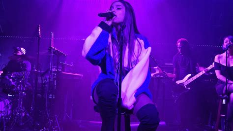 Ariana Grande Restarted Her Live Performance for a Fan Who 'Wasn't ...