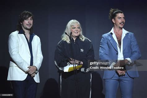 Peking Duk and Tones and I present an award during the 2022 ARIA... News Photo - Getty Images