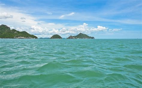 Premium Photo | Seascape with limestone mountains, thailand