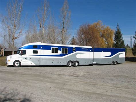 This Mega RV Gets Better Mileage Than A Luxury Motorcoach - Wow | Recreational vehicles, Custom ...