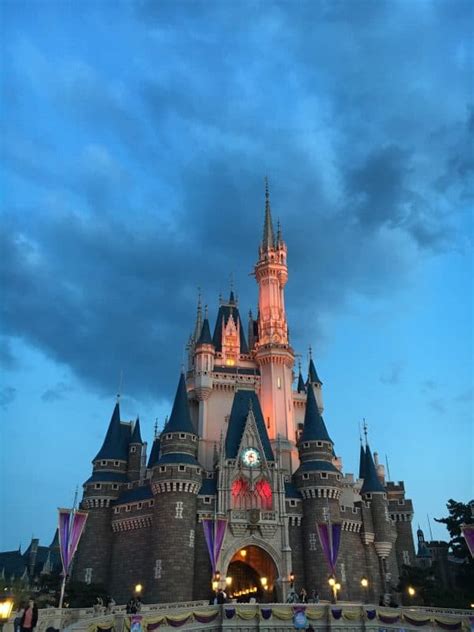 Tokyo Disneyland Rides & Attractions - A guide by How We Travel