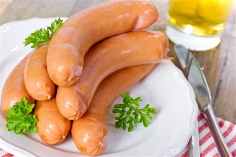 Sausage, Wiener, Frankfurter: A Closer Look at Different Varieties of Hot Dogs — Yummy Dogs