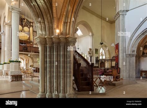 English church interior hi-res stock photography and images - Alamy