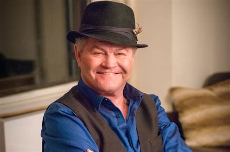 Micky Dolenz keeps Monkee-ing around to honor his late bandmates