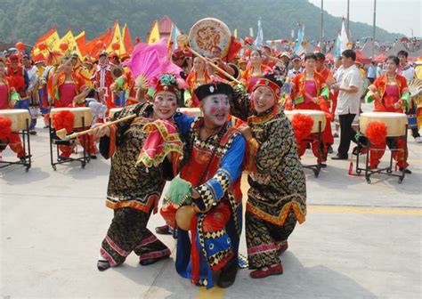 Manchu People, Chinese Manchu Ethnic Minority Group, Manchu Tribe in ...