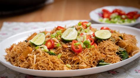 Bihun Goreng Resepi Mak Che Nom - YouTube