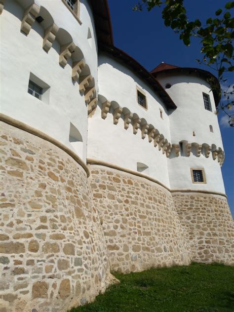 Discover Croatia: Veliki Tabor Castle – the Red Phone Box travels