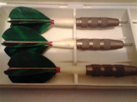 Kwiz vintage darts, made in England - Schmalz Auctions