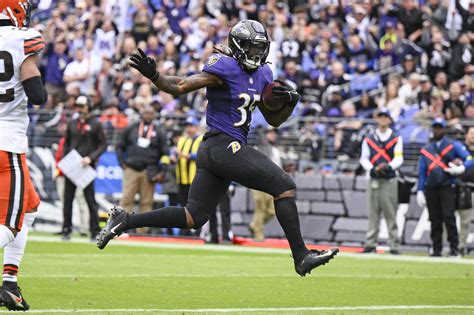 Return of Gus Edwards sparks run game for Ravens team that needed win ...