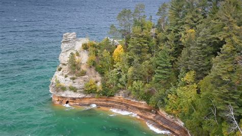 Miners Castle and Lake at Pictured Rocks National Lakeshore, Michigan image - Free stock photo ...