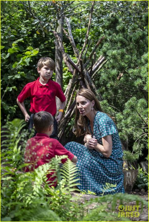 Photo: kate middleton garden visit 08 | Photo 4316988 | Just Jared ...