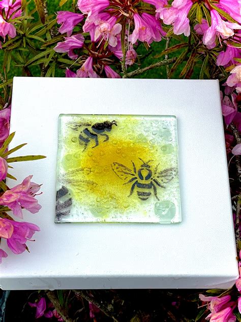 Bee Canvas Art – Cremation Jewellery & Ash Glass Design™