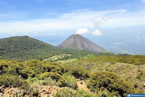 VOLCÁN DE IZALCO » Qué ver y hacer. El Faro del Pacífico