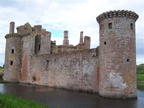 Caerlaverock Castle (Dumfries) - All You Need to Know BEFORE You Go ...