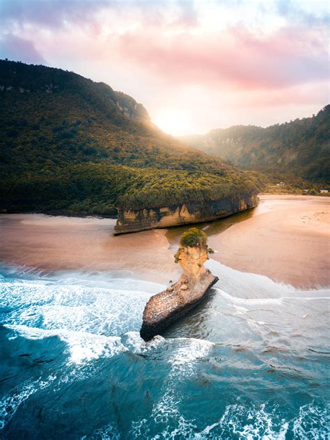 This rock formation stands proudly a foot or so off the coast Punakaiki New Zealand [2877x3838 ...